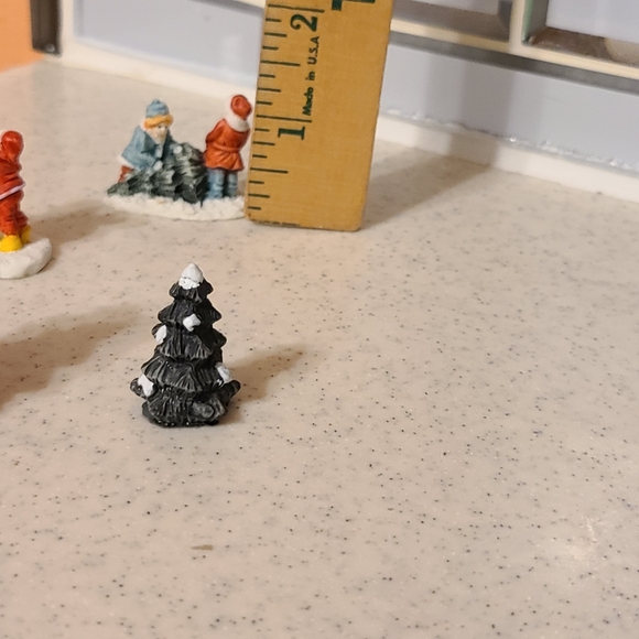 5 Miniature Christmas Village Figurines Decorations for Lighted Houses - Picture 13 of 17